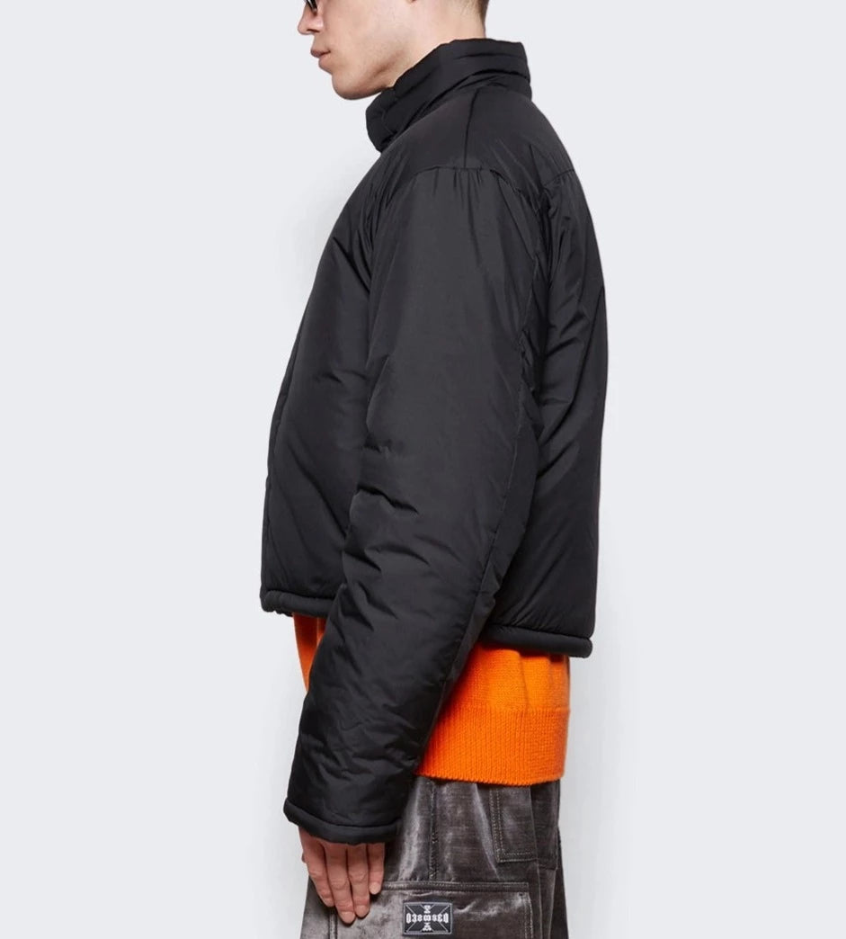 032C TEAM TAG CROPPED PUFFER JACKET BLACK